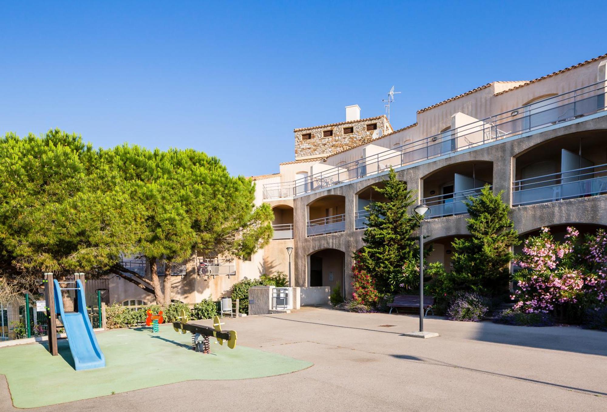 Ulvf Les Romarins Aparthotel Fleury  Εξωτερικό φωτογραφία
